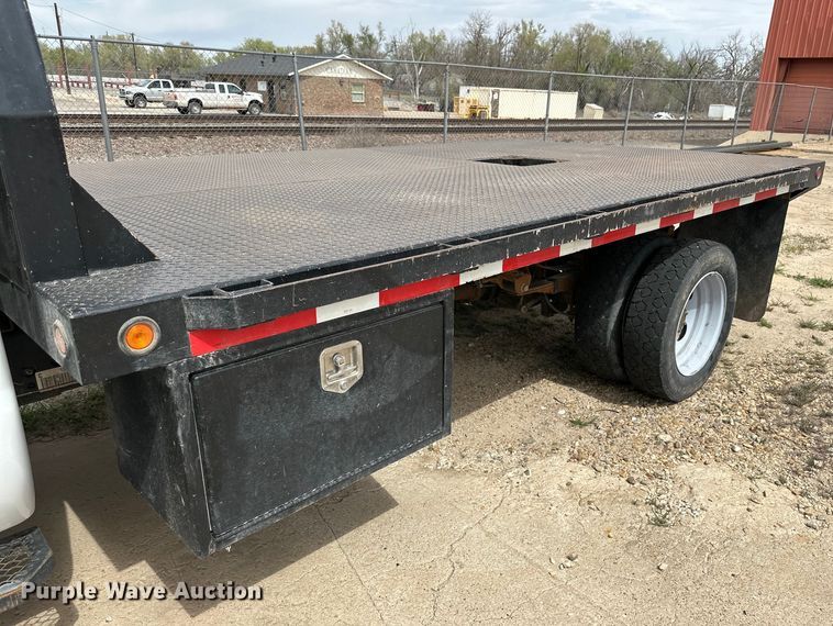 image for item IB9378 2011 Ford F450 Super Duty flatbed truck