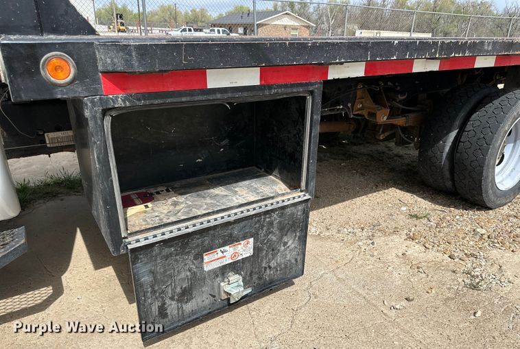 image for item IB9378 2011 Ford F450 Super Duty flatbed truck