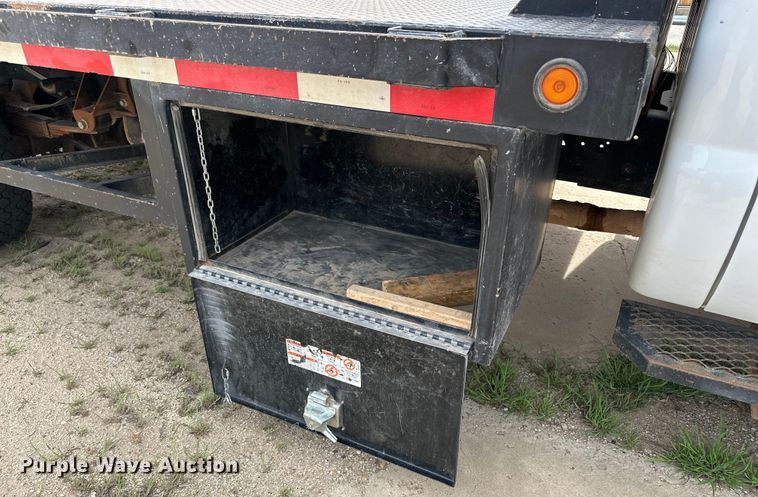 image for item IB9378 2011 Ford F450 Super Duty flatbed truck