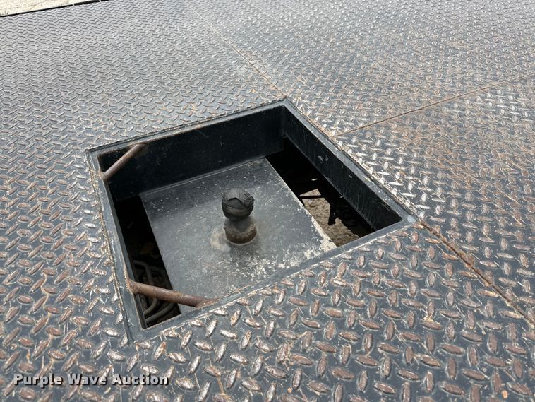 image for item IB9378 2011 Ford F450 Super Duty flatbed truck