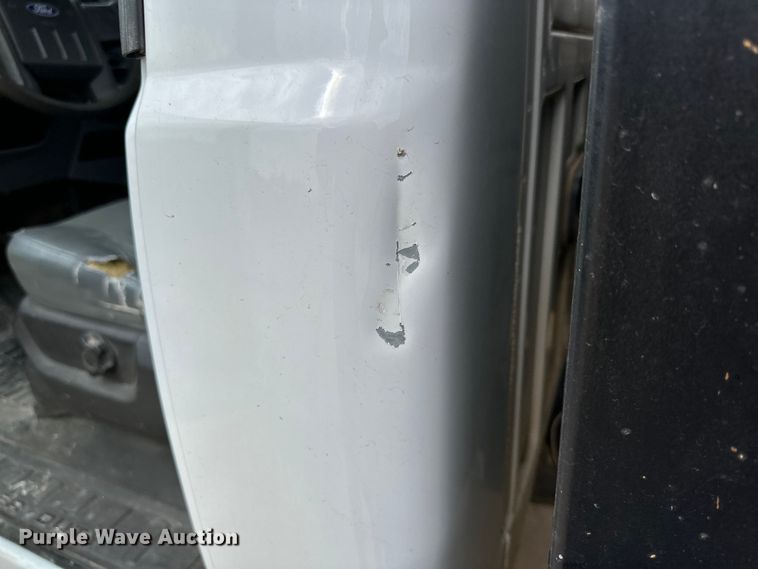 image for item IB9378 2011 Ford F450 Super Duty flatbed truck