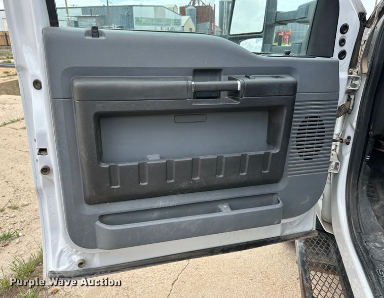 image for item IB9378 2011 Ford F450 Super Duty flatbed truck