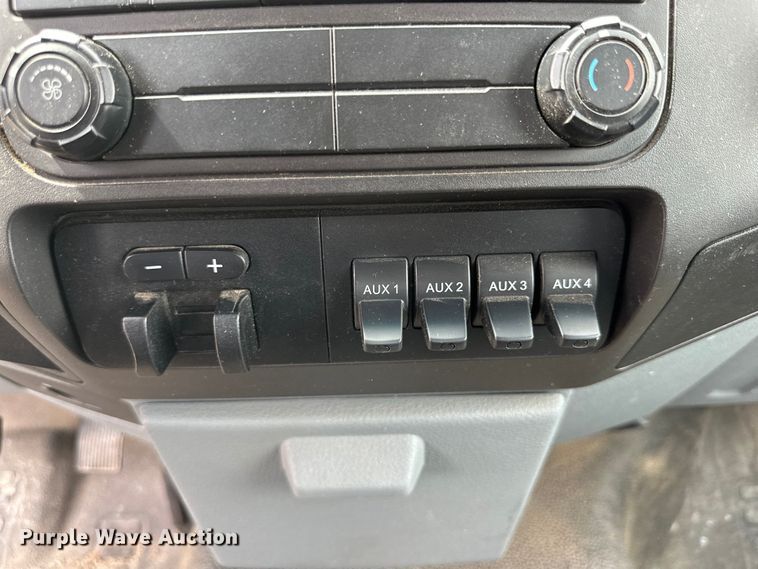 image for item IB9378 2011 Ford F450 Super Duty flatbed truck