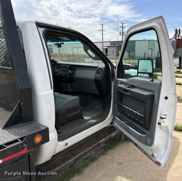 image for item IB9378 2011 Ford F450 Super Duty flatbed truck