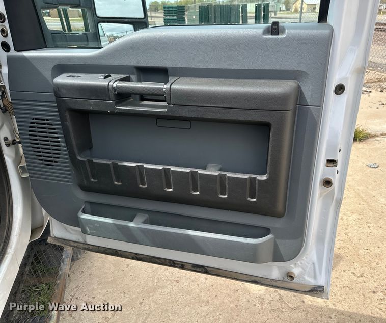 image for item IB9378 2011 Ford F450 Super Duty flatbed truck