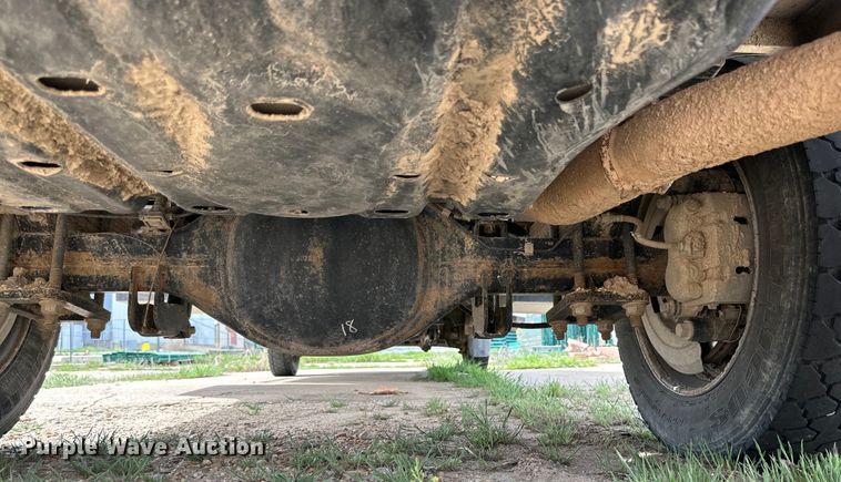 image for item IB9378 2011 Ford F450 Super Duty flatbed truck