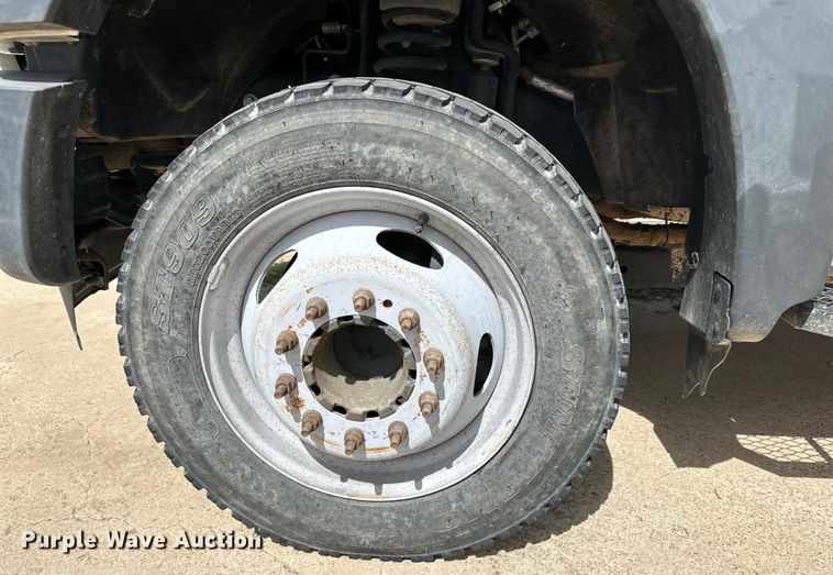 image for item IB9378 2011 Ford F450 Super Duty flatbed truck