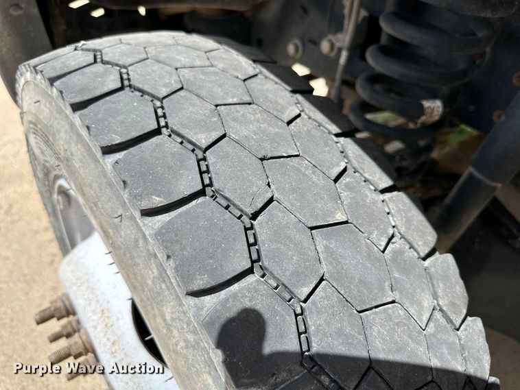 image for item IB9378 2011 Ford F450 Super Duty flatbed truck