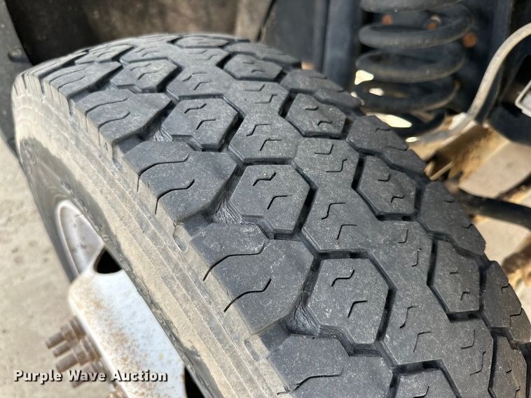 image for item IB9378 2011 Ford F450 Super Duty flatbed truck