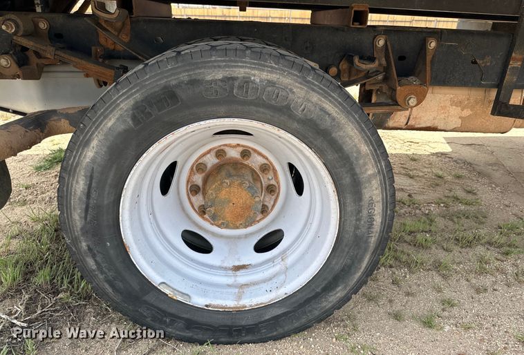 image for item IB9378 2011 Ford F450 Super Duty flatbed truck