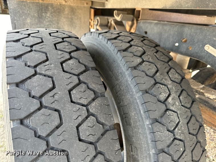 image for item IB9378 2011 Ford F450 Super Duty flatbed truck