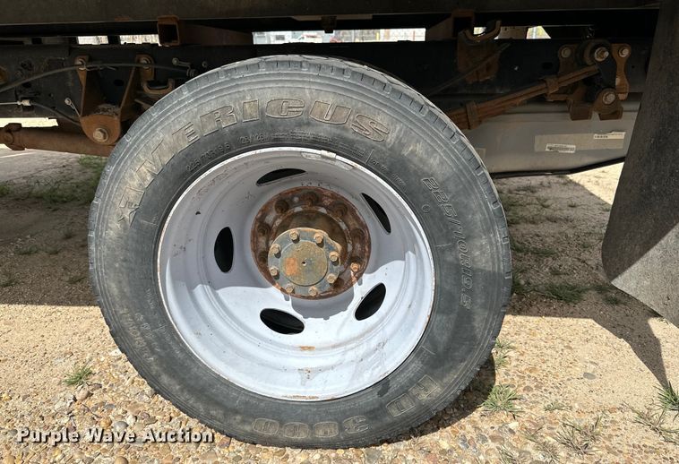 image for item IB9378 2011 Ford F450 Super Duty flatbed truck