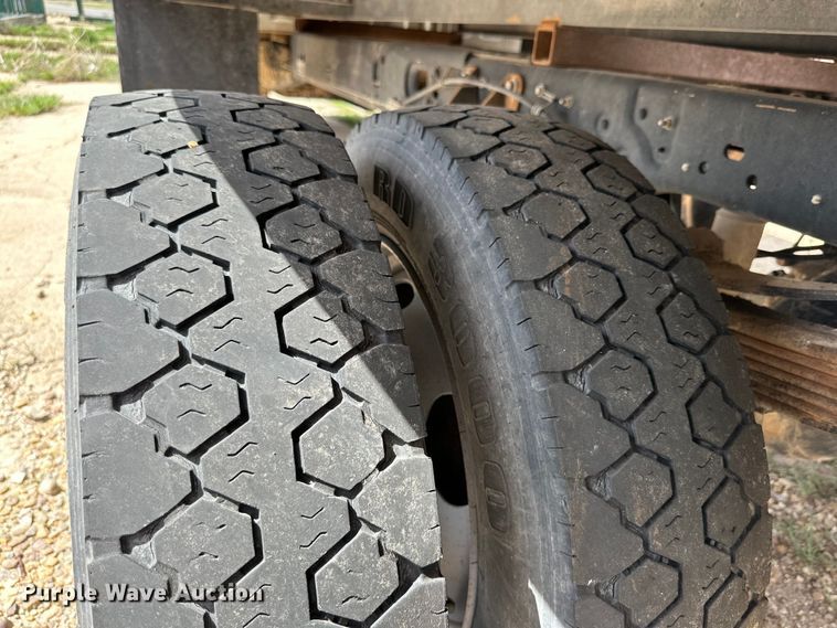 image for item IB9378 2011 Ford F450 Super Duty flatbed truck