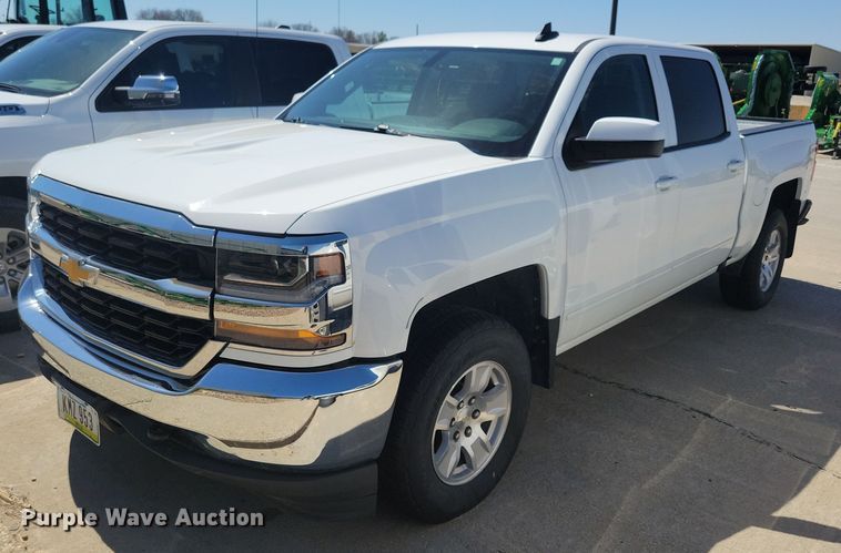 image for item LC9956 2018 Chevrolet  Silverado 1500 Crew Cab pickup truck