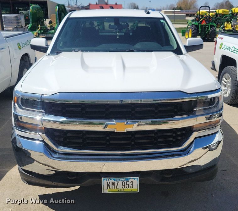 image for item LC9956 2018 Chevrolet  Silverado 1500 Crew Cab pickup truck