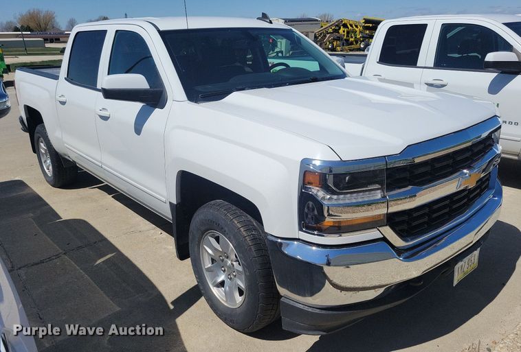 image for item LC9956 2018 Chevrolet  Silverado 1500 Crew Cab pickup truck