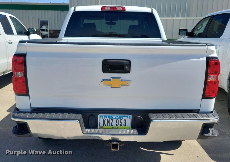 image for item LC9956 2018 Chevrolet  Silverado 1500 Crew Cab pickup truck