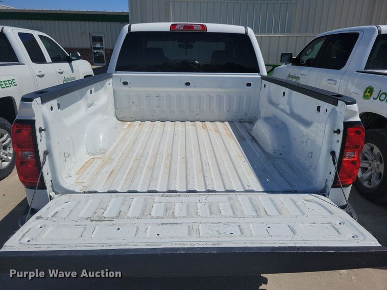 image for item LC9956 2018 Chevrolet  Silverado 1500 Crew Cab pickup truck