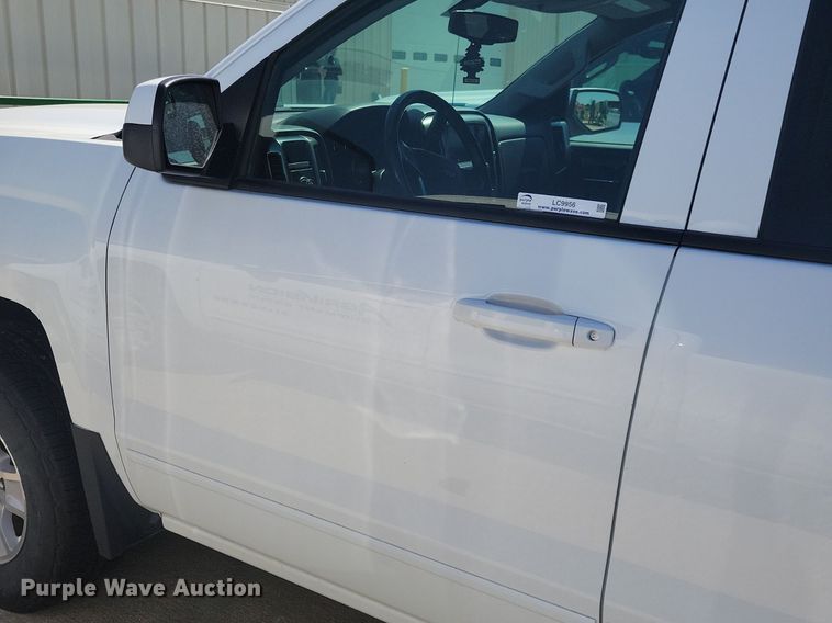 image for item LC9956 2018 Chevrolet  Silverado 1500 Crew Cab pickup truck