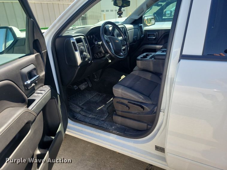 image for item LC9956 2018 Chevrolet  Silverado 1500 Crew Cab pickup truck