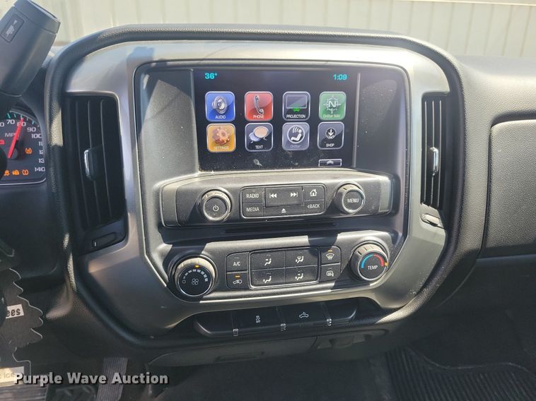 image for item LC9956 2018 Chevrolet  Silverado 1500 Crew Cab pickup truck