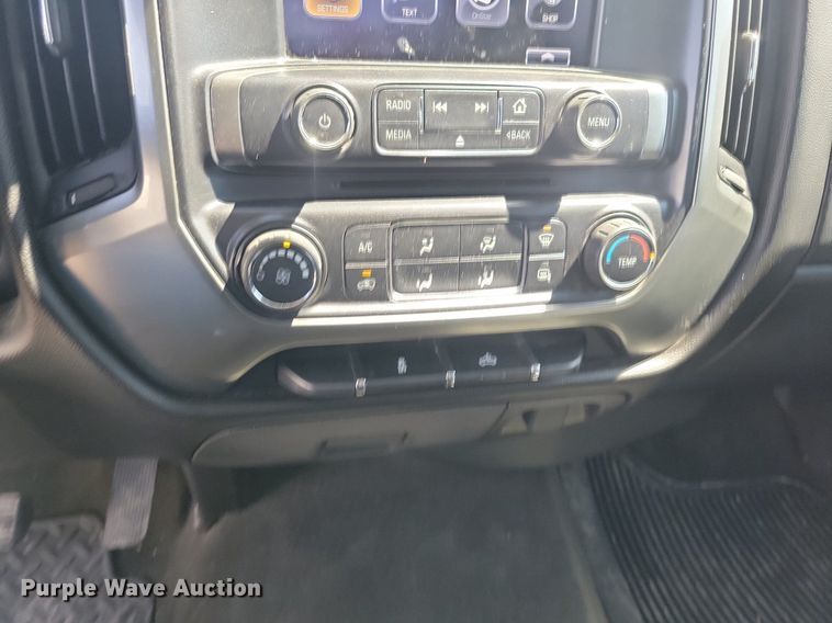 image for item LC9956 2018 Chevrolet  Silverado 1500 Crew Cab pickup truck