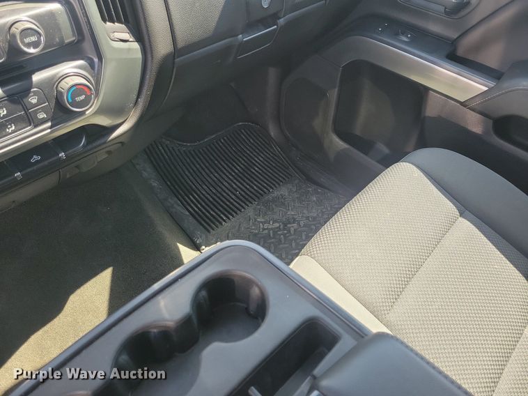 image for item LC9956 2018 Chevrolet  Silverado 1500 Crew Cab pickup truck