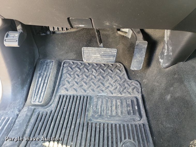 image for item LC9956 2018 Chevrolet  Silverado 1500 Crew Cab pickup truck