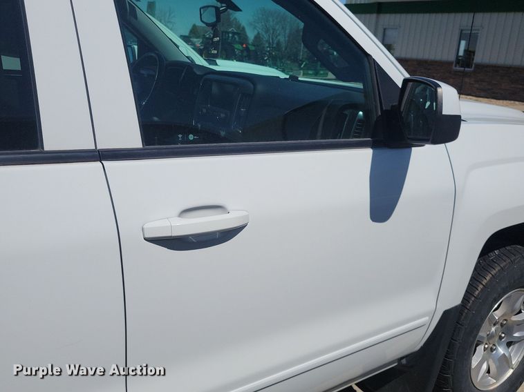 image for item LC9956 2018 Chevrolet  Silverado 1500 Crew Cab pickup truck