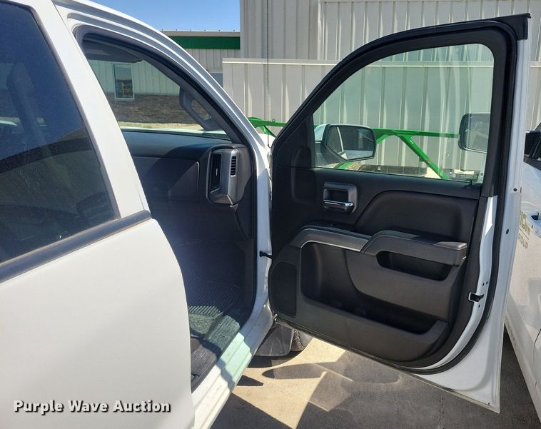 image for item LC9956 2018 Chevrolet  Silverado 1500 Crew Cab pickup truck