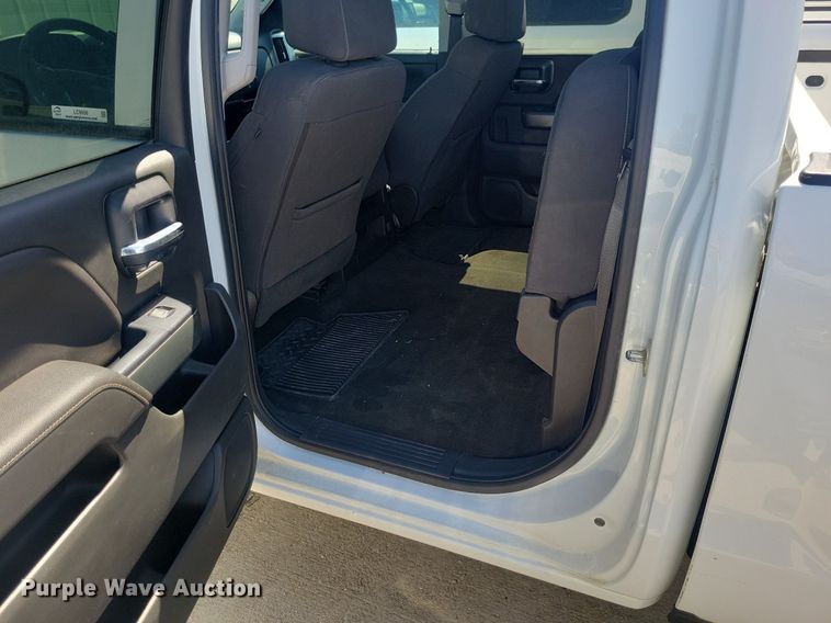 image for item LC9956 2018 Chevrolet  Silverado 1500 Crew Cab pickup truck