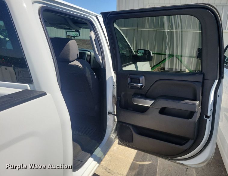 image for item LC9956 2018 Chevrolet  Silverado 1500 Crew Cab pickup truck