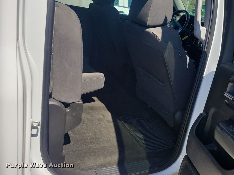 image for item LC9956 2018 Chevrolet  Silverado 1500 Crew Cab pickup truck