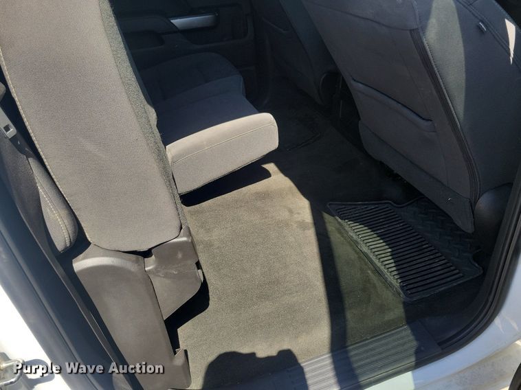 image for item LC9956 2018 Chevrolet  Silverado 1500 Crew Cab pickup truck