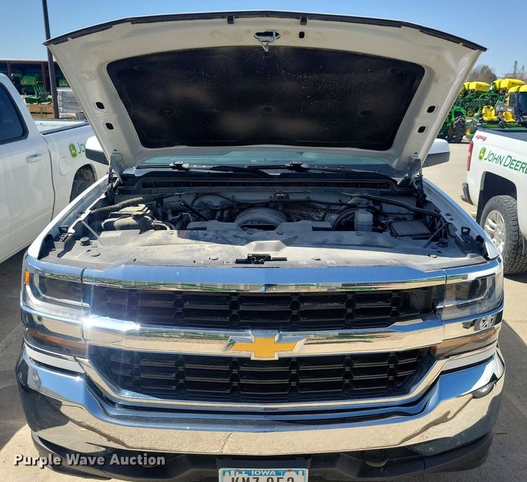 image for item LC9956 2018 Chevrolet  Silverado 1500 Crew Cab pickup truck