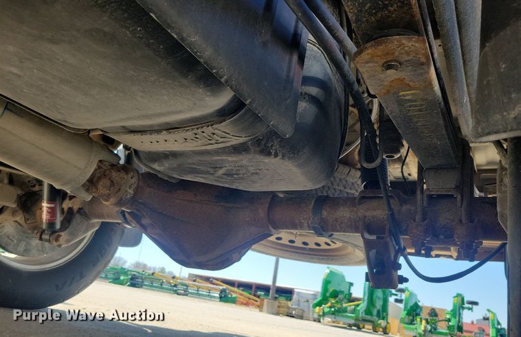 image for item LC9956 2018 Chevrolet  Silverado 1500 Crew Cab pickup truck