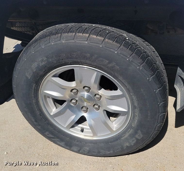 image for item LC9956 2018 Chevrolet  Silverado 1500 Crew Cab pickup truck