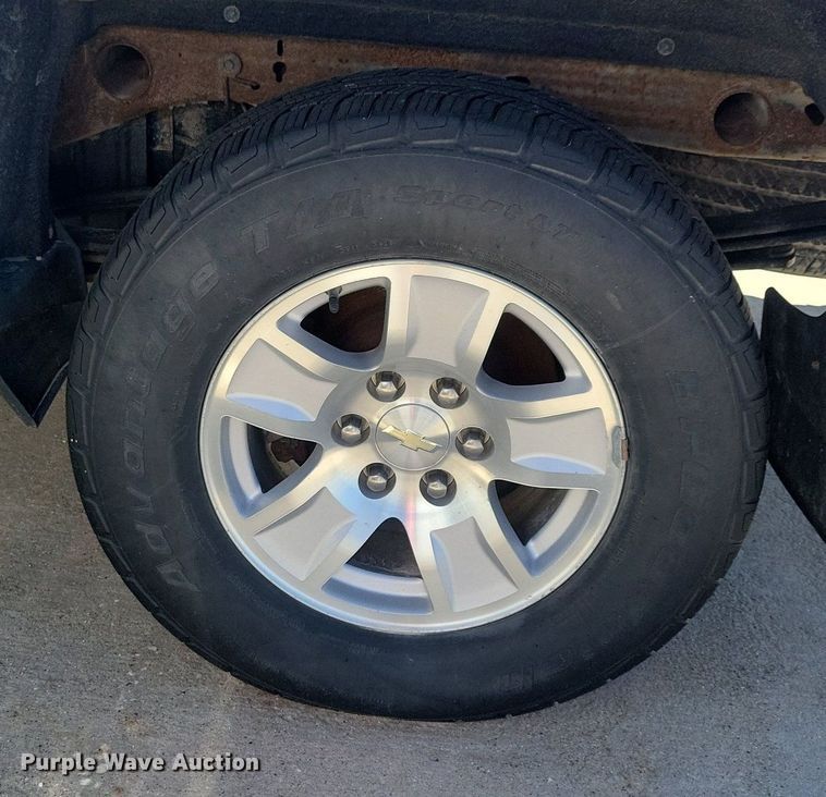 image for item LC9956 2018 Chevrolet  Silverado 1500 Crew Cab pickup truck