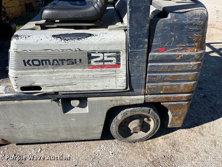 image for item LD9401 Komatsu FG25ST11 forklift