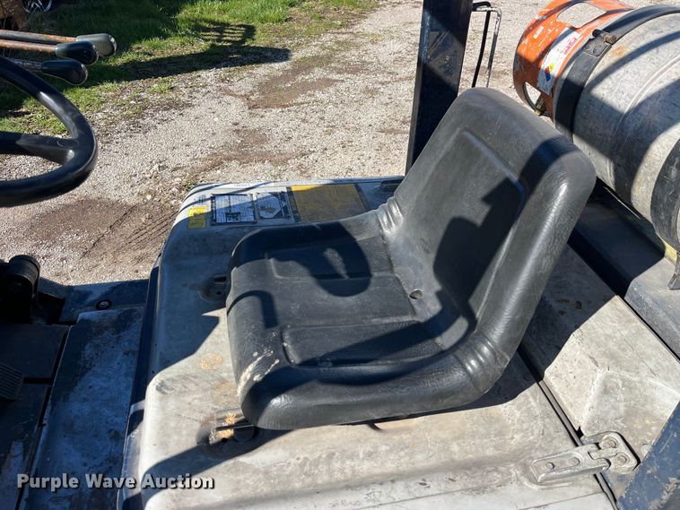 image for item LD9401 Komatsu FG25ST11 forklift