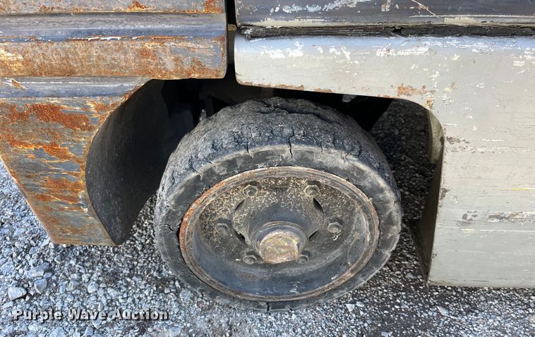 image for item LD9401 Komatsu FG25ST11 forklift