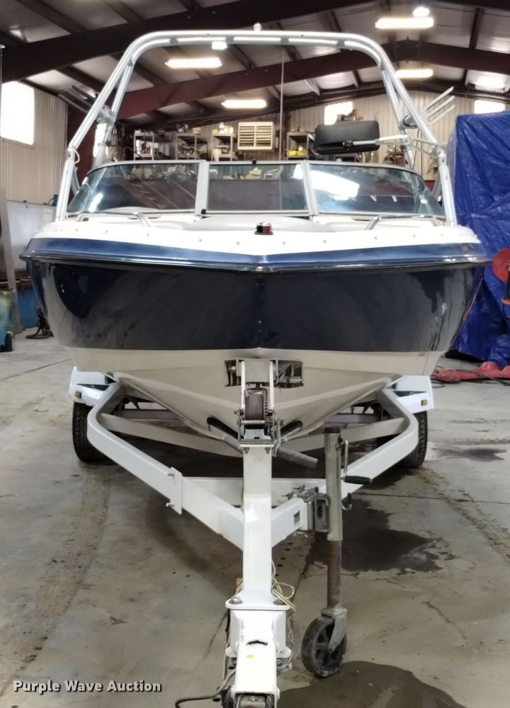 image for item LN9952 2001 Mastercraft 230VRS Wakeboard Edition  boat