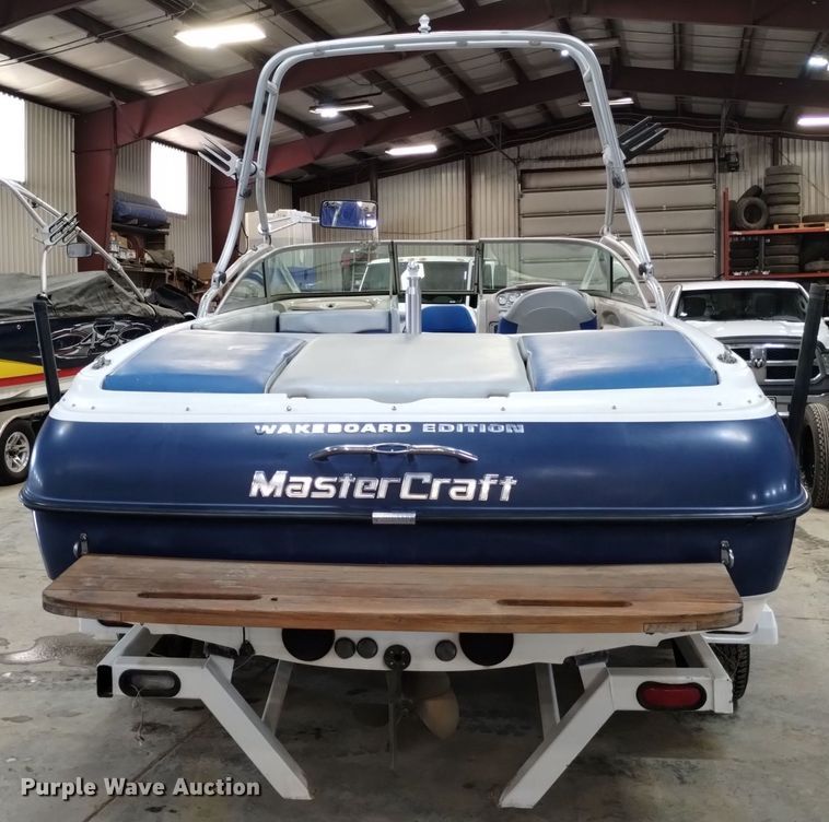 image for item LN9952 2001 Mastercraft 230VRS Wakeboard Edition  boat