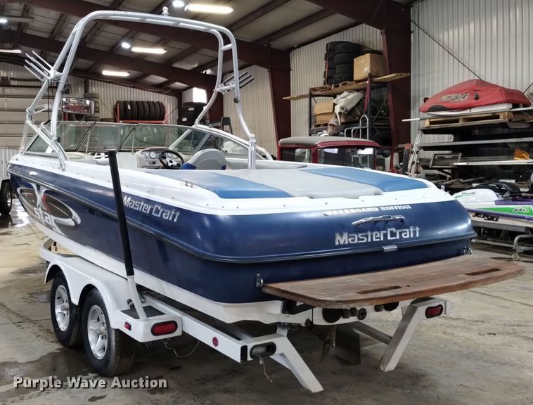 image for item LN9952 2001 Mastercraft 230VRS Wakeboard Edition  boat