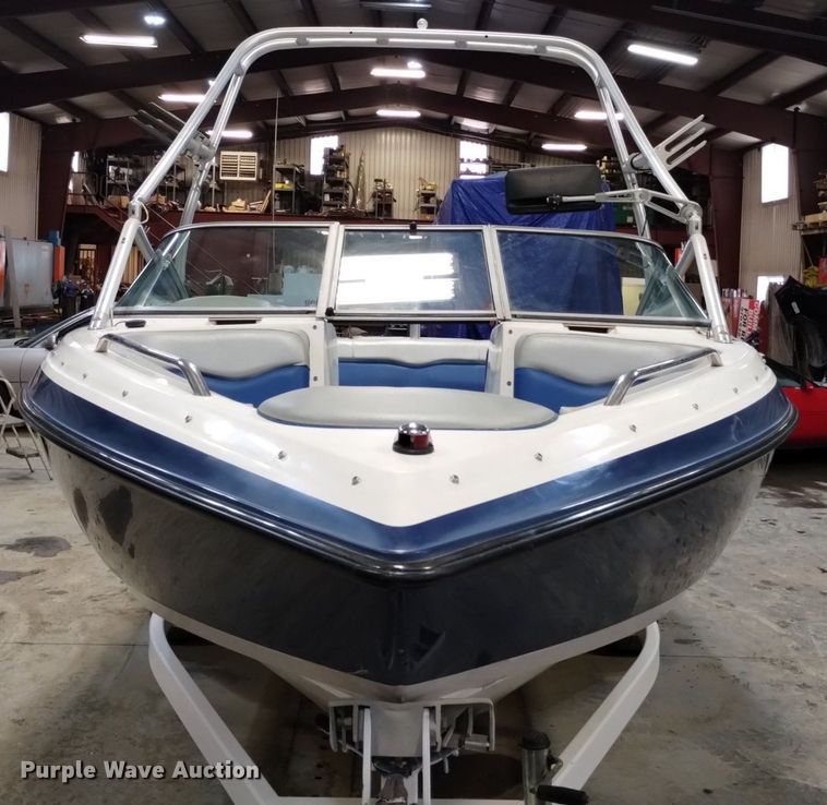 image for item LN9952 2001 Mastercraft 230VRS Wakeboard Edition  boat