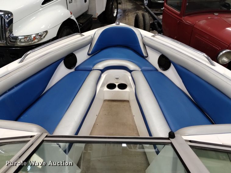 image for item LN9952 2001 Mastercraft 230VRS Wakeboard Edition  boat