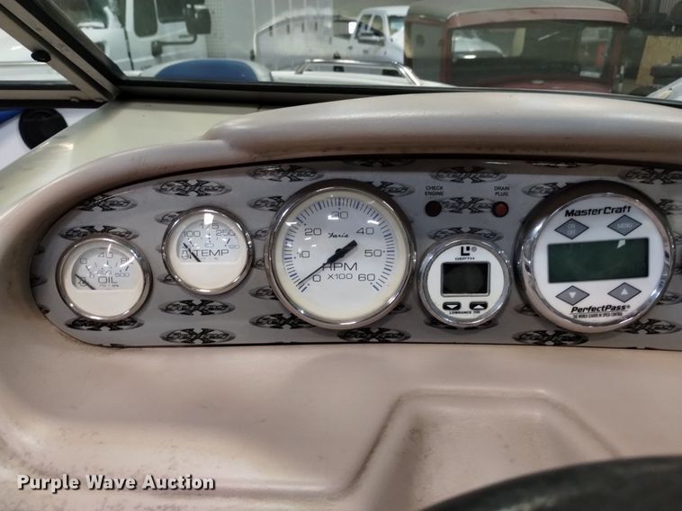 image for item LN9952 2001 Mastercraft 230VRS Wakeboard Edition  boat