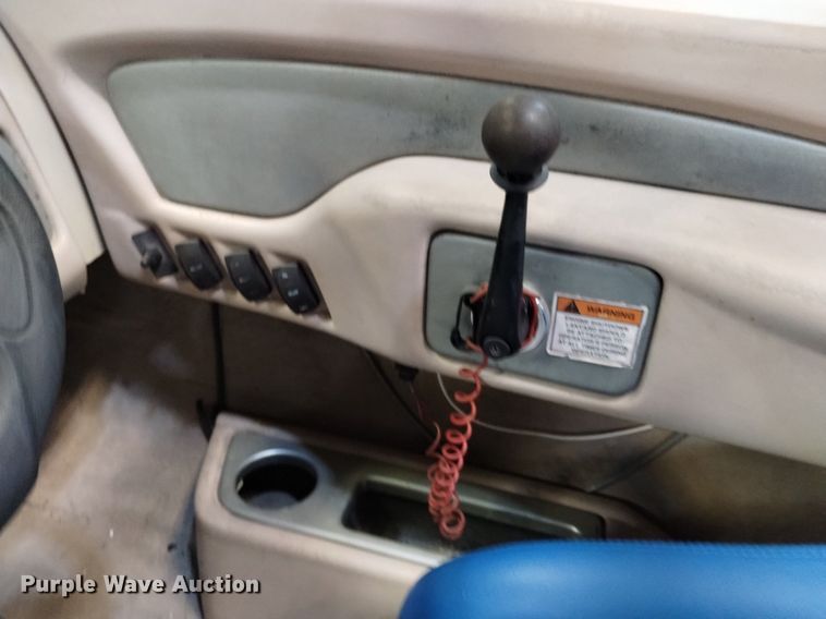 image for item LN9952 2001 Mastercraft 230VRS Wakeboard Edition  boat