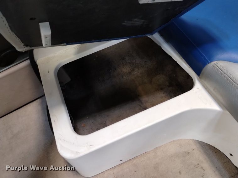 image for item LN9952 2001 Mastercraft 230VRS Wakeboard Edition  boat