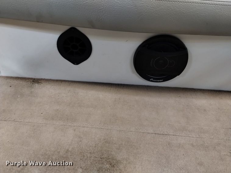 image for item LN9952 2001 Mastercraft 230VRS Wakeboard Edition  boat